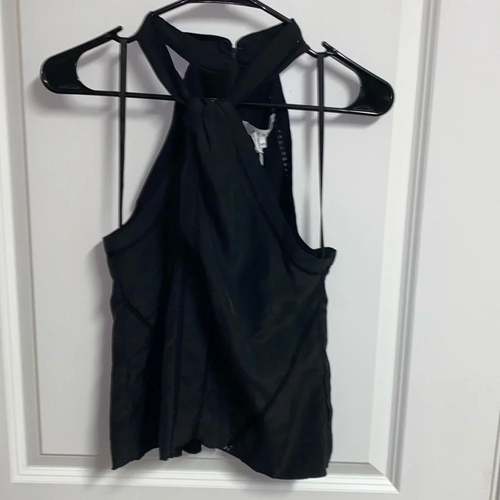 Frame Lace Inset Sleeveless Top - Picture 7 of 8